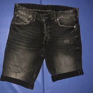 Black Forever 21 ripped jean shorts